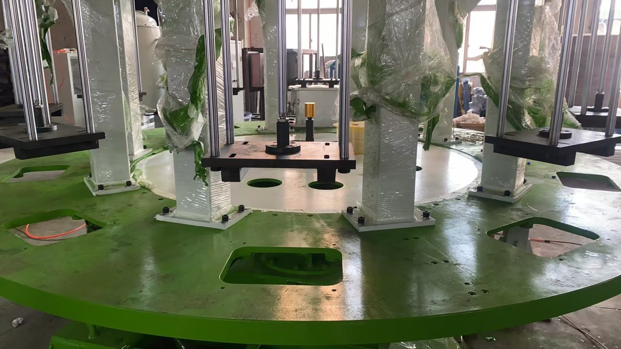 Carousel top-down — cutouts for jig drop-in + vertical guide columns
