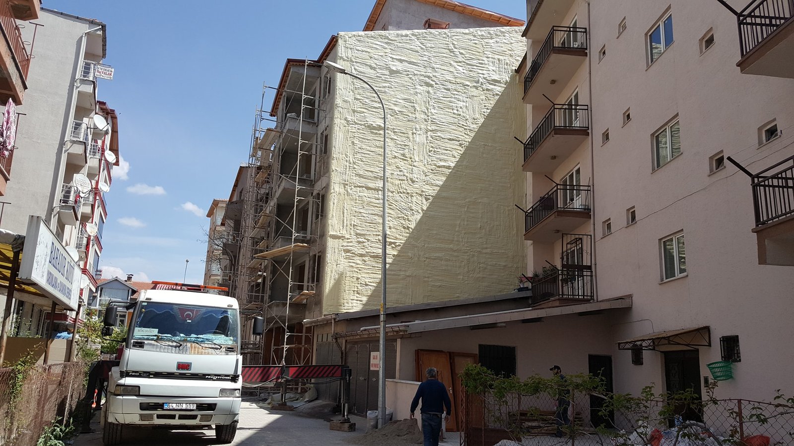 Polyurethane Spray Foam: The Key to Energy-Efficient Building Insulation