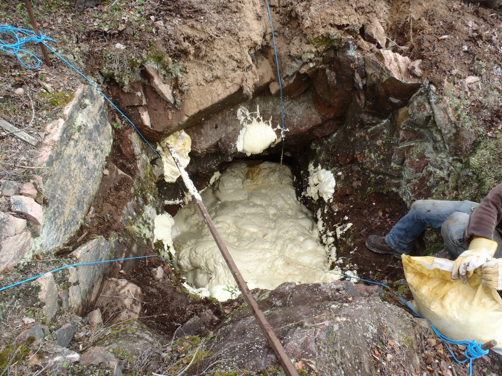 abandoned mine polyurethane backfilling